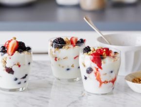 How to make delicious fruit parfait at home