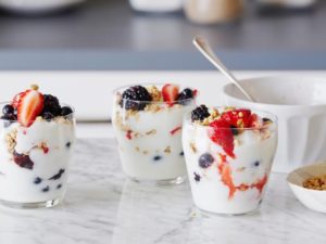 How to make delicious fruit parfait at home