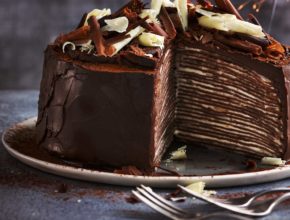 How to make chocolate crepe cake at home